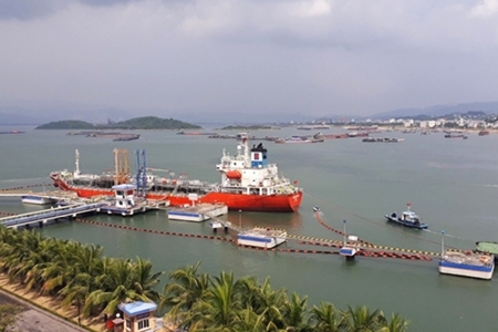 Cảng dầu B12 đón tàu Long Phú 20 lần đầu tiên cập cầu 40.000 DWT