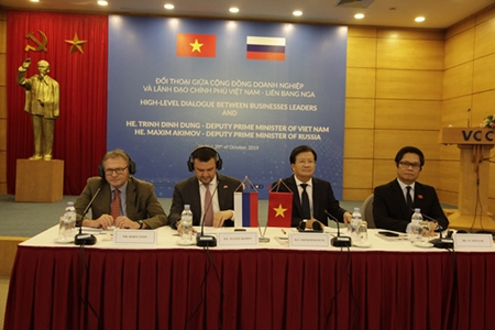 VCCI Hosts Dialog between Business Leaders and Vietnamese, Russian Deputy PMs