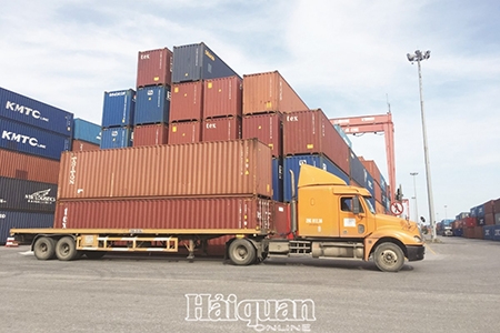 Gắn seal định vị điện tử giám sát vận chuyển container: Ngăn chặn hành vi gian lận