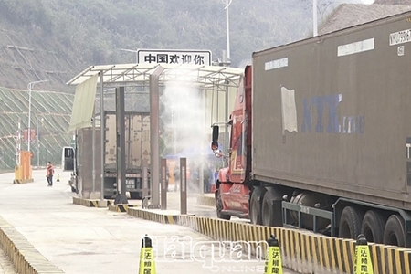 Phương tiện chở hàng hóa sang cửa khẩu Pò Chài phải có Giấy phép vận tải loại C