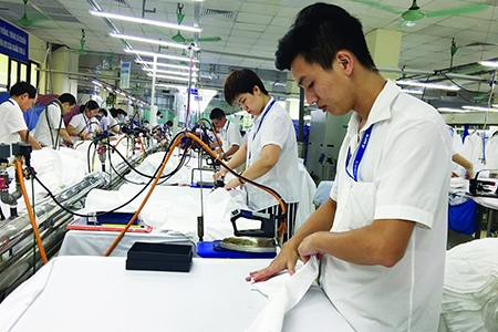 Sản xuất công nghiệp vẫn đối mặt nhiều thách thức