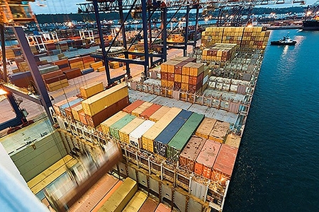 Cuộc khủng hoảng Covid-19 đẩy chi phí thương mại của các ngành lên cao