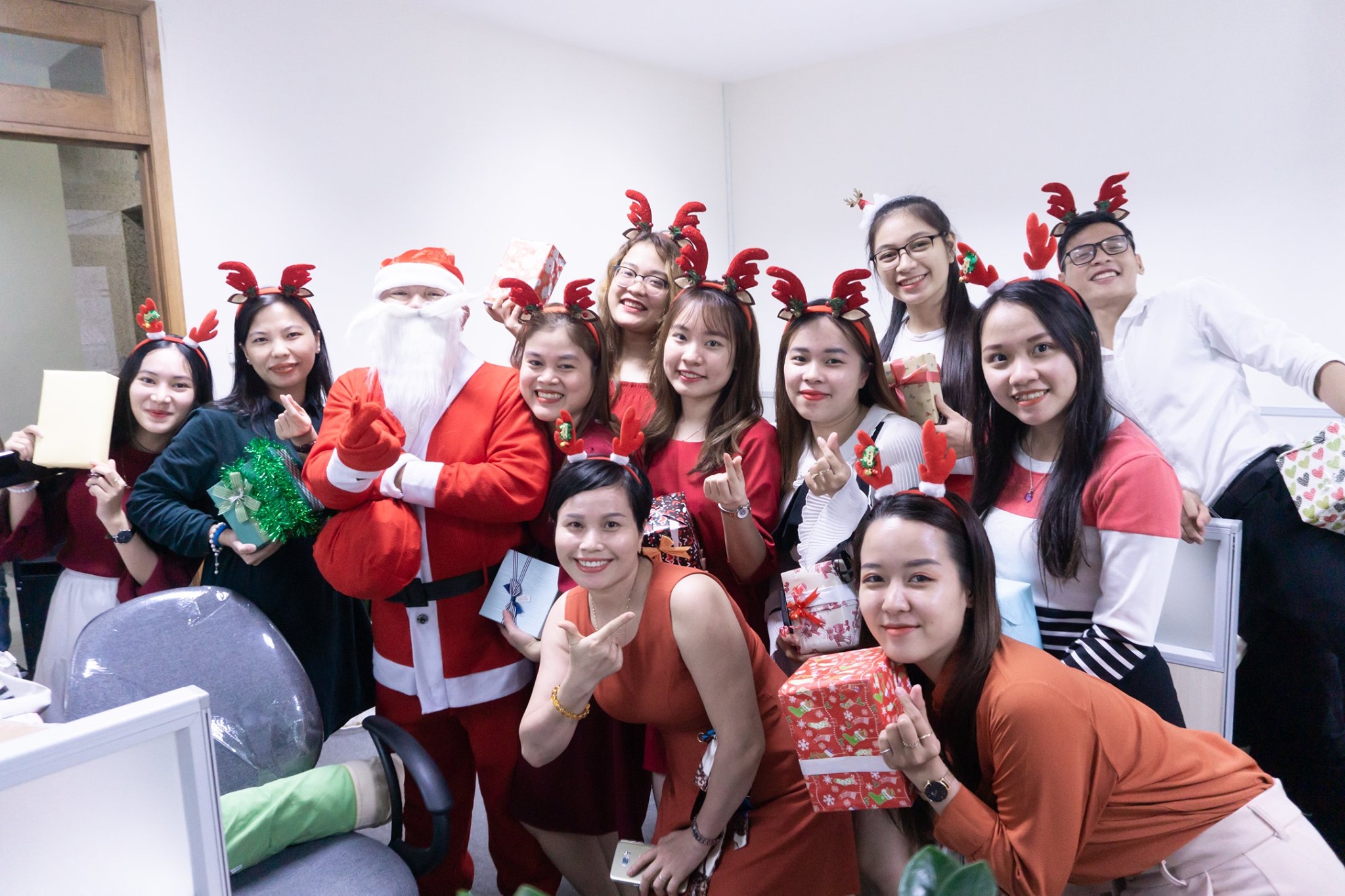 Consol nhận cơn mưa quà tặng từ ông già Noel