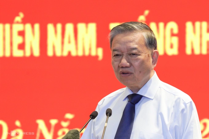 Tổng Bí thư Tô Lâm tại buổi gặp mặt, nói chuyện với các cán bộ lão thành miền Trung - Tây Nguyên, TP Đà Nẵng ngày 28/3. Ảnh: Nguyễn Đông Tổng Bí thư Tô Lâm tại buổi gặp mặt, nói chuyện với các cán bộ lão thành miền Trung - Tây Nguyên, TP Đà Nẵng ngày 28/3. Ảnh: Nguyễn Đông