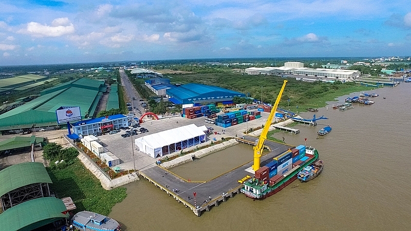 Cảng thủy nội địa Tân Cảng Thốt Nốt được tiếp nhận phương tiện thủy nước ngoài.