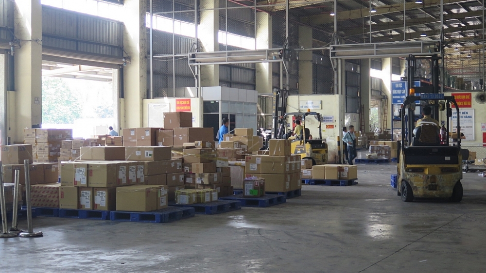 Hoàn thiện quy định giám sát hàng hóa đưa vào, đưa ra cảng, kho, bãi, địa điểm