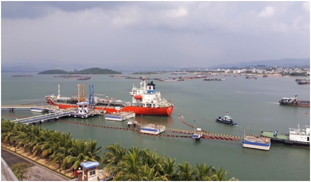 Cảng dầu B12 đón tàu Long Phú 20 lần đầu tiên cập cầu 40.000 DWT