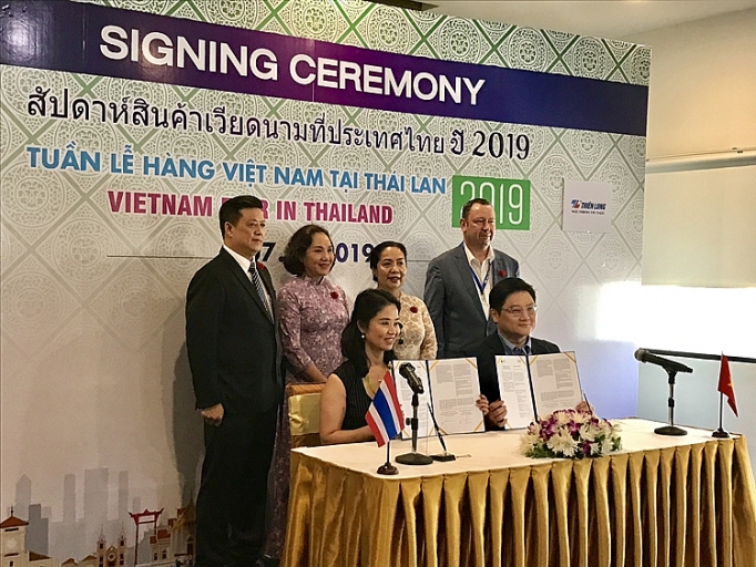 Lễ ký kết MOU giữa đại diện Big C Thái Lan và Tập đoàn Thiên Long