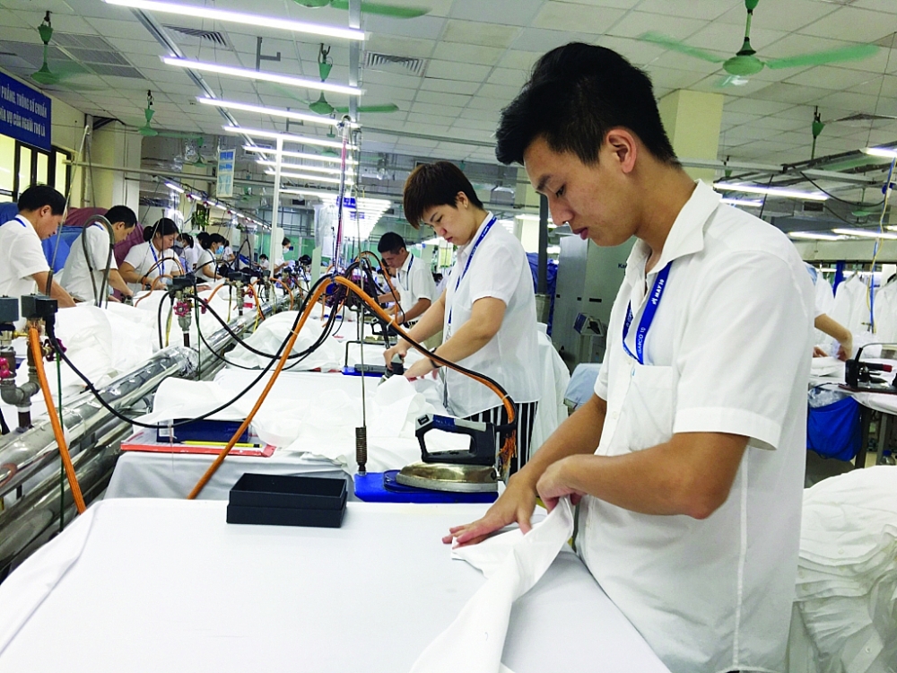 Sản xuất công nghiệp vẫn đối mặt nhiều thách thức