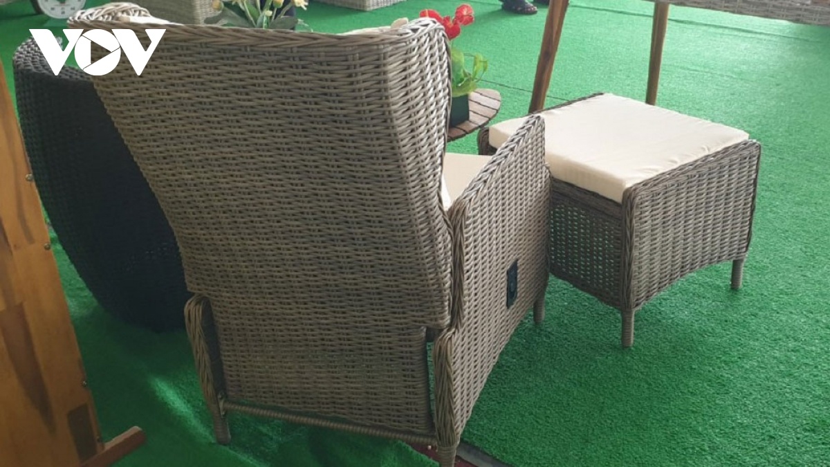 Mẫu bàn ghế giả mây tre của Công ty Thiên Minh xuất khẩu sang thị trường EU đang được yêu thích